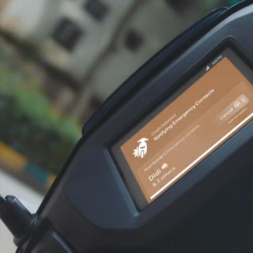 Notifies loved ones with your location & shows their contact on the dashboard for assistance.